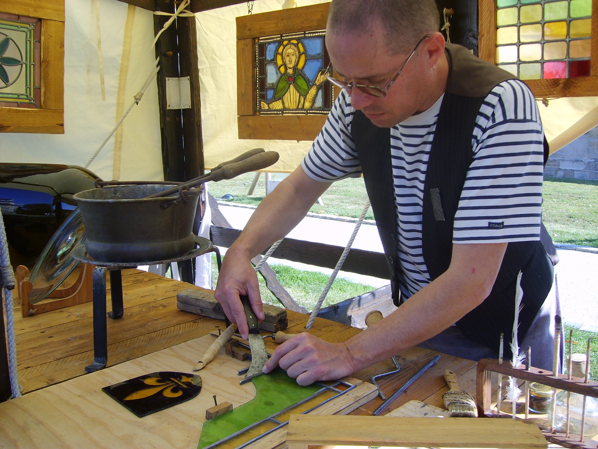 Serge Baroin travaillant le verre